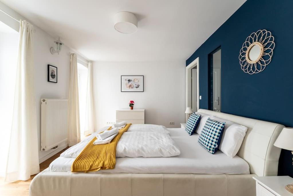 Апартаменты Cozy 1Br Duplex Near Center By Hm Вена Экстерьер фото