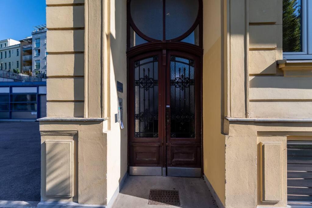 Апартаменты Cozy 1Br Duplex Near Center By Hm Вена Экстерьер фото