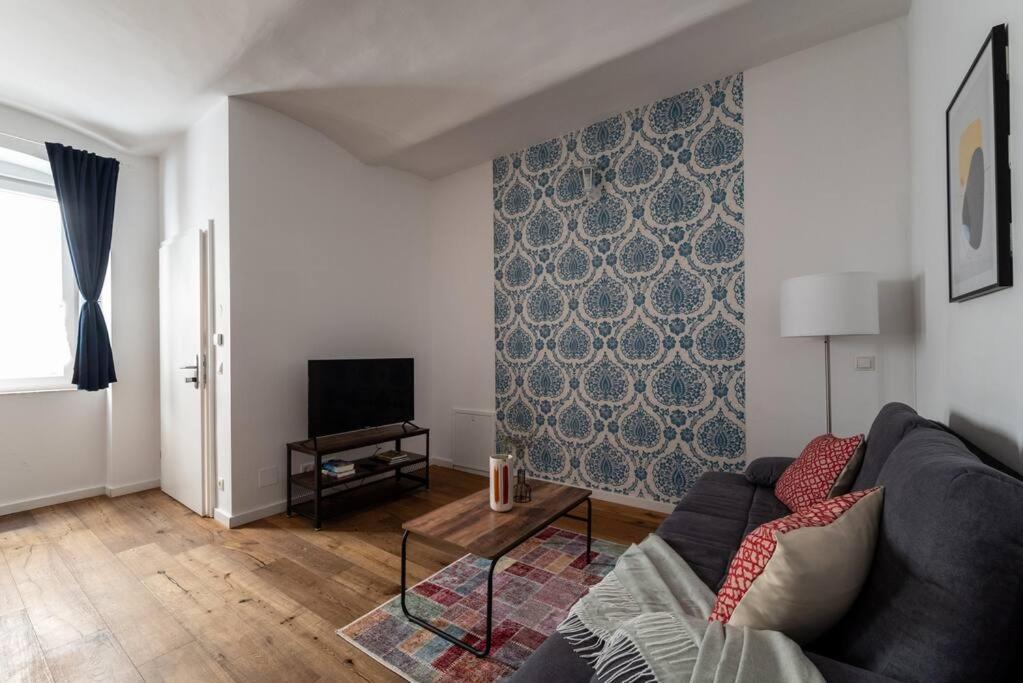 Апартаменты Cozy 1Br Duplex Near Center By Hm Вена Экстерьер фото